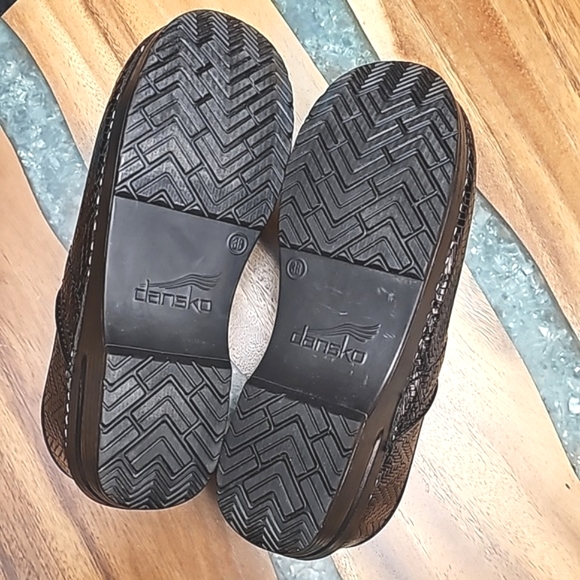 Dansko Professional Black Leather Shoes Textured Clogs | Size 38 EU / 8 US - Picture 4 of 11